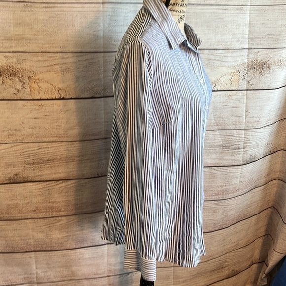 Talbots Casual Button Down Shirt Striped Collared Size Medium Cotton Blue White - Picture 4 of 9
